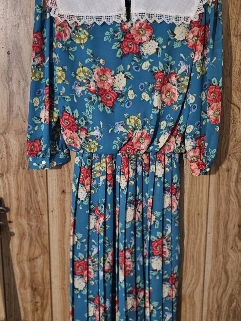 Lisa ll Vintage Women’s Teal Floral Midi Dress with Lace Trim - Picture 2 of 14